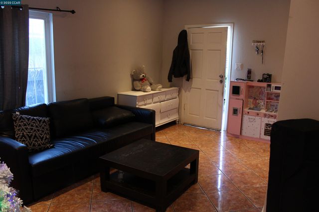 747 9th, Richmond, CA 94801