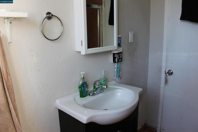 747 9th, Richmond, CA 94801