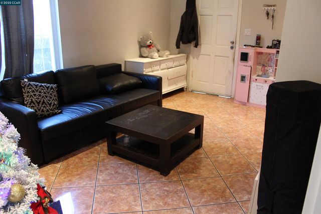 747 9th, Richmond, CA 94801