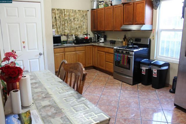 747 9th, Richmond, CA 94801