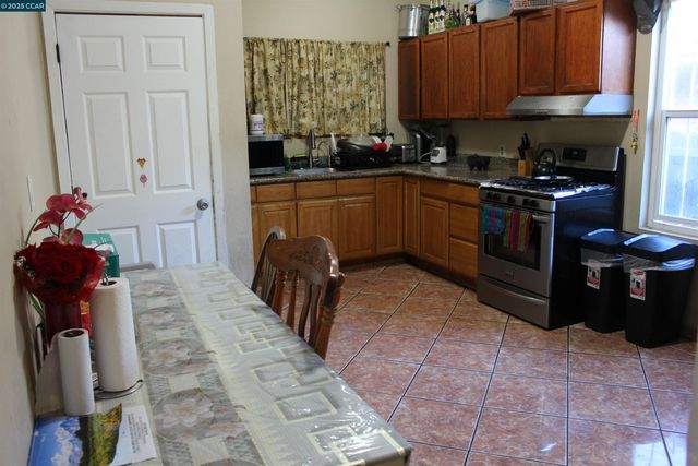 747 9th, Richmond, CA 94801