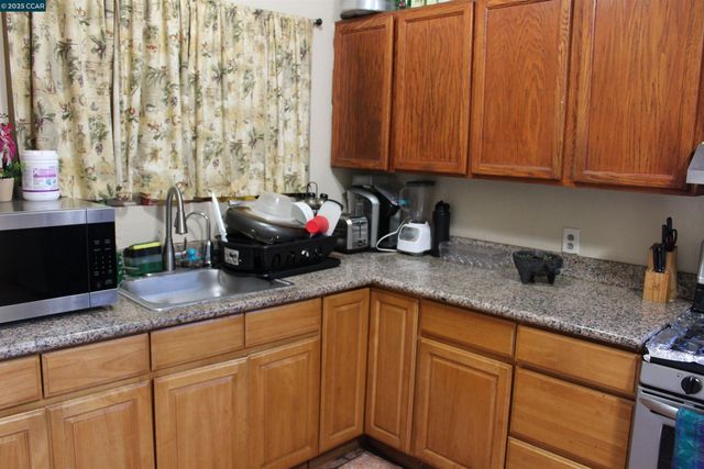 747 9th, Richmond, CA 94801