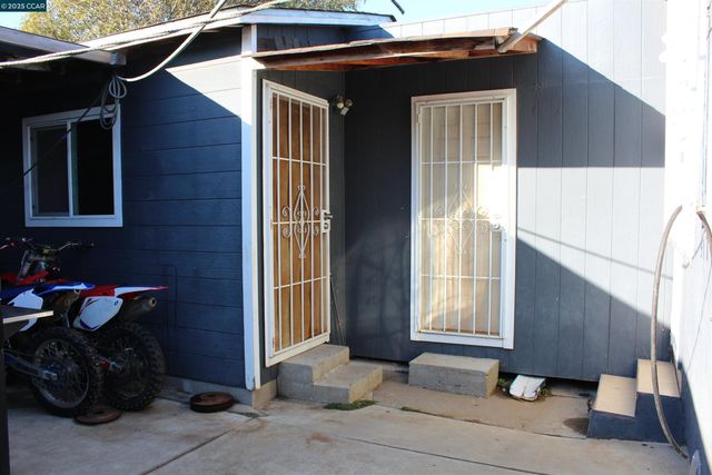 747 9th, Richmond, CA 94801