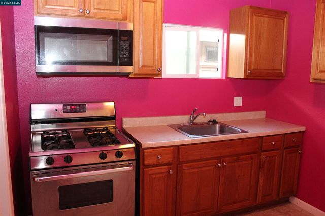 747 9th, Richmond, CA 94801