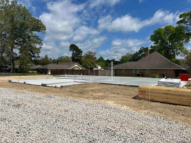 5718 Landmor Dr, Central, LA 70739