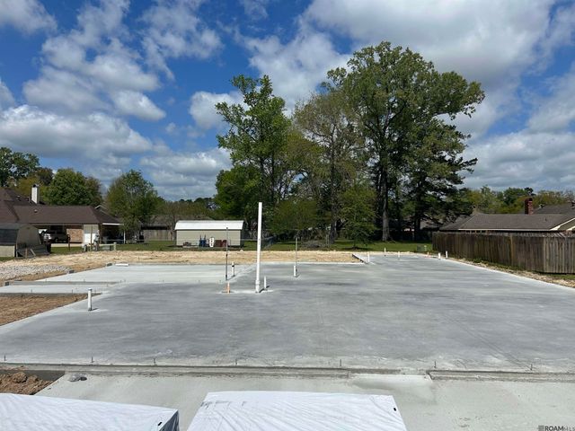 5718 Landmor Dr, Central, LA 70739