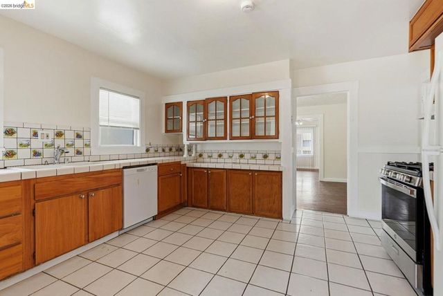 5362 Foothill BLVD, Oakland, CA 94601