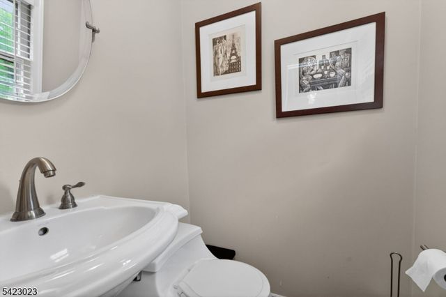 4 Babbitt Rd, Mendham Boro, NJ 07945