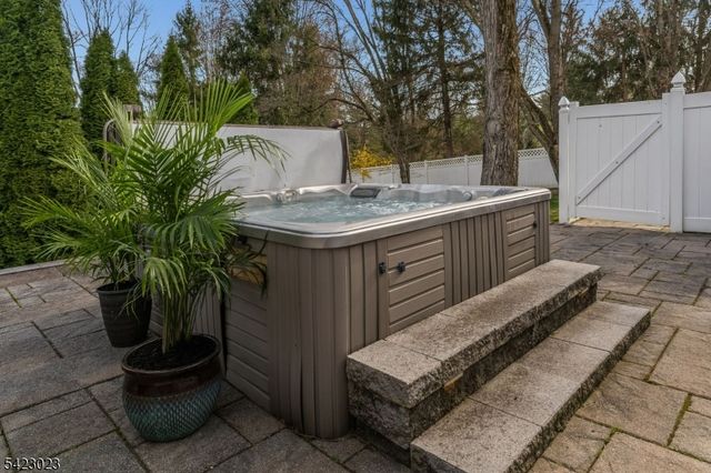 4 Babbitt Rd, Mendham Boro, NJ 07945