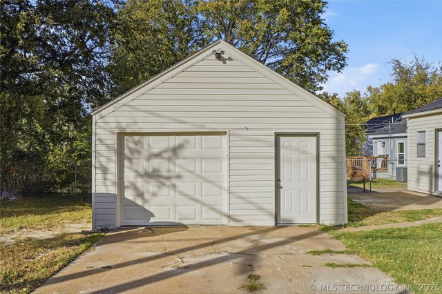 1604 N Boston Place, Tulsa, OK 74106