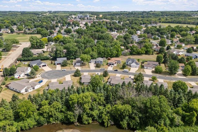 114 Lillie Lane SE, Pine Island, MN 55963
