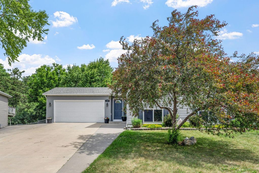 114 Lillie Lane SE, Pine Island, MN 55963