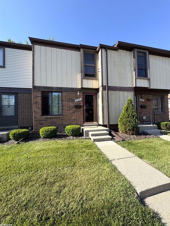 24059 Grange Street, Clinton Township, MI 48036