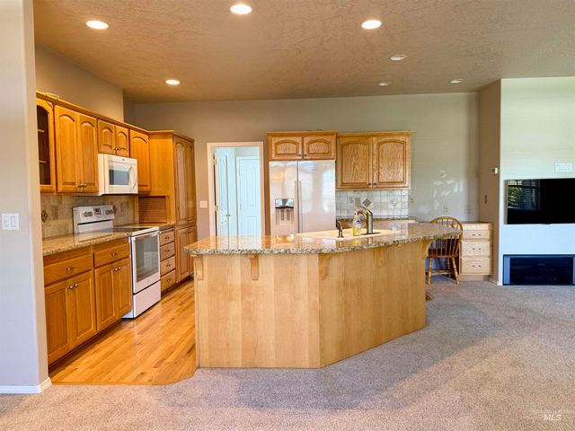 2918 E Green Canyon Dr, Meridian, ID 83642