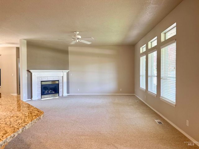 2918 E Green Canyon Dr, Meridian, ID 83642