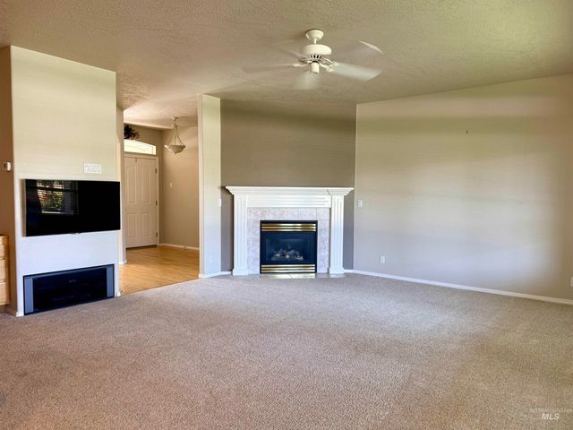 2918 E Green Canyon Dr, Meridian, ID 83642