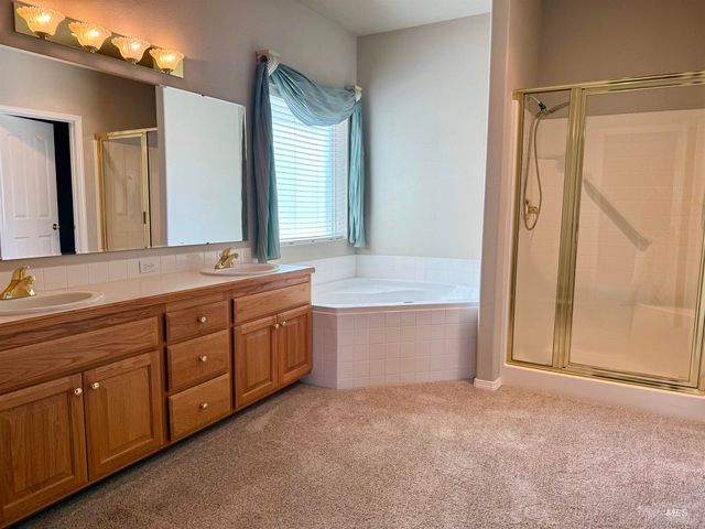 2918 E Green Canyon Dr, Meridian, ID 83642