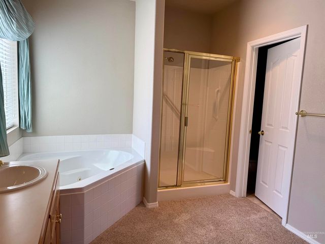 2918 E Green Canyon Dr, Meridian, ID 83642