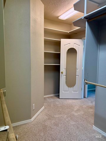 2918 E Green Canyon Dr, Meridian, ID 83642