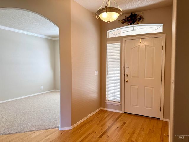 2918 E Green Canyon Dr, Meridian, ID 83642