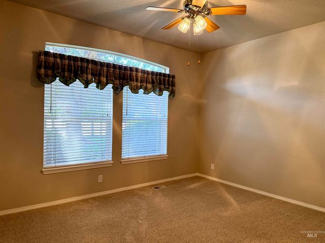 2918 E Green Canyon Dr, Meridian, ID 83642