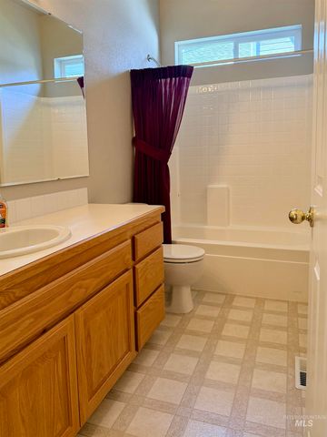 2918 E Green Canyon Dr, Meridian, ID 83642