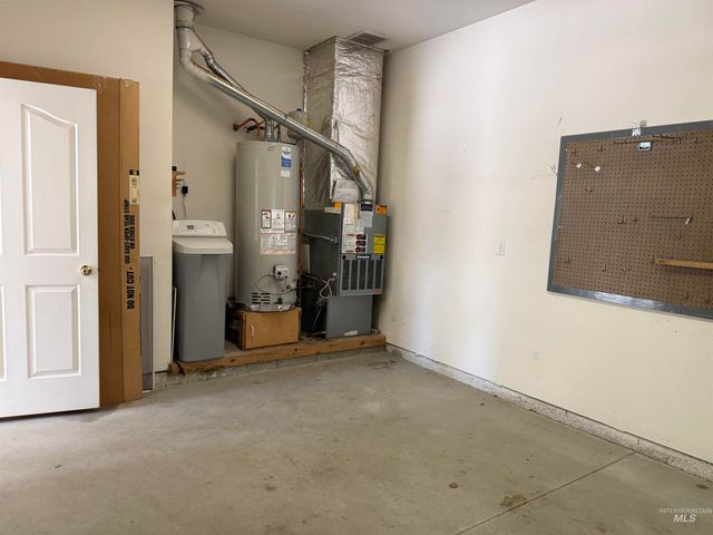 2918 E Green Canyon Dr, Meridian, ID 83642