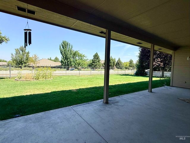 2918 E Green Canyon Dr, Meridian, ID 83642