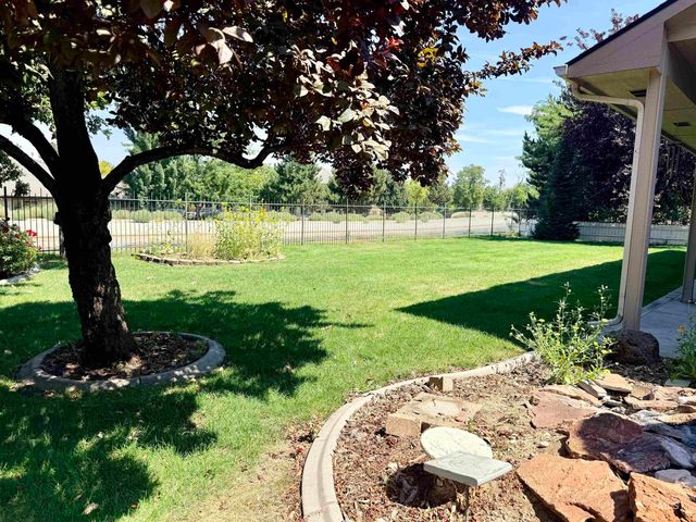 2918 E Green Canyon Dr, Meridian, ID 83642