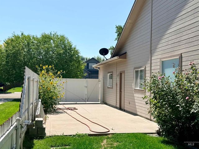 2918 E Green Canyon Dr, Meridian, ID 83642