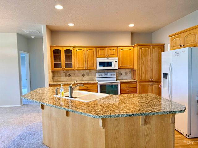 2918 E Green Canyon Dr, Meridian, ID 83642