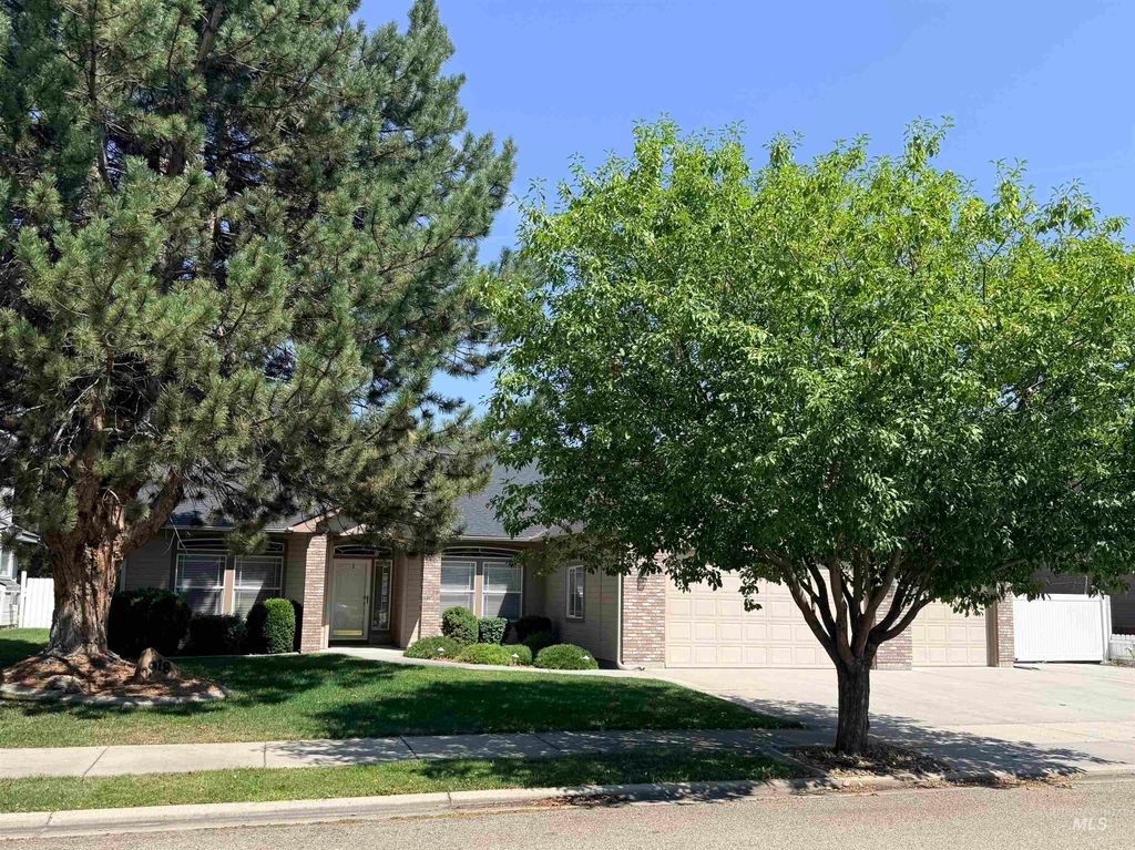 2918 E Green Canyon Dr, Meridian, ID 83642