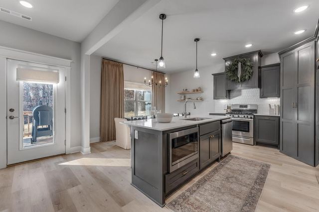 8 Rath Drive, Bella Vista, AR 72715