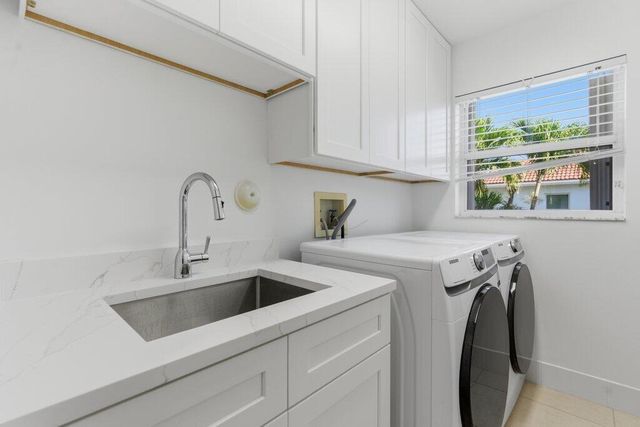 220 Blackbird Lane, Jupiter, FL 33458