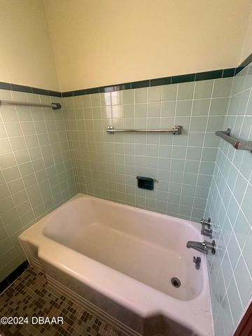 736 White Street, Daytona Beach, FL 32114