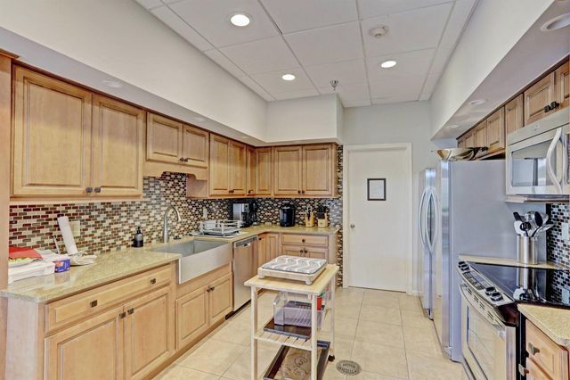 5380 N Ocean Drive 7C, Riviera Beach, FL 33404