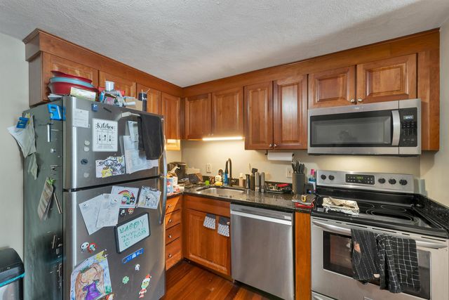 31 Andrew St Apt 19, Manchester, NH 03104