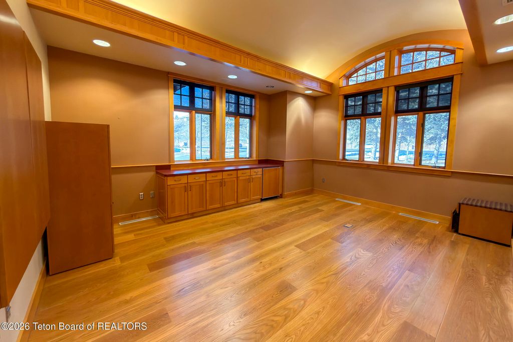 842 W BROADWAY Avenue, Jackson, WY 83001 photo 16