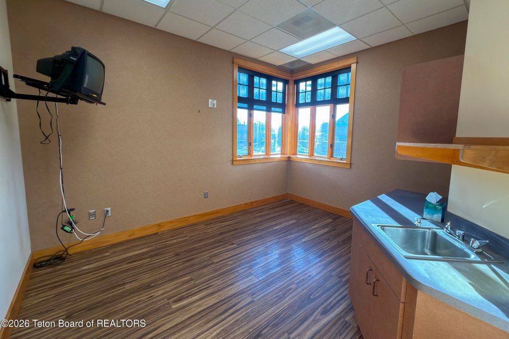 842 W BROADWAY Avenue, Jackson, WY 83001 photo 22