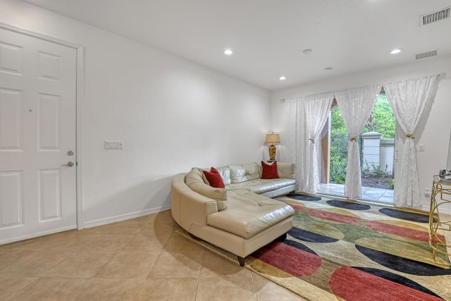 4851 Bonsai Circle 115, Palm Beach Gardens, FL 33418