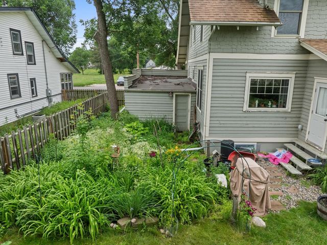 424 5th ave. NW, Minot, ND 58703
