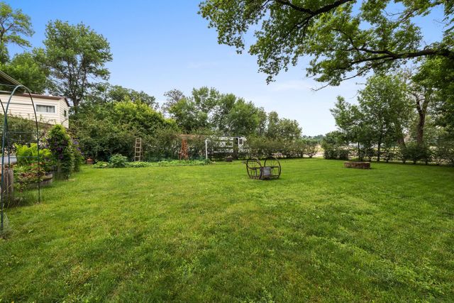 424 5th ave. NW, Minot, ND 58703