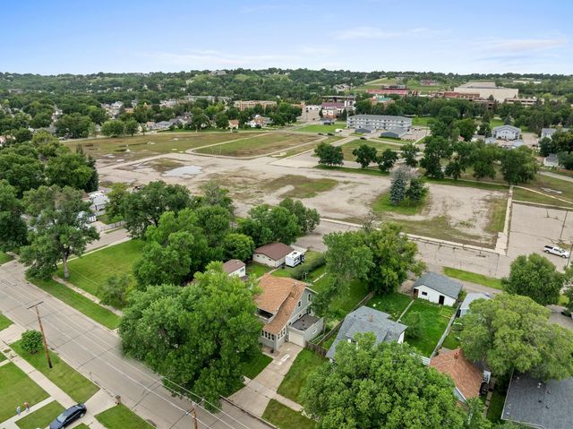 424 5th ave. NW, Minot, ND 58703