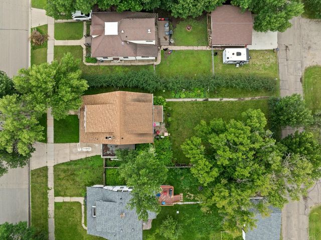 424 5th ave. NW, Minot, ND 58703