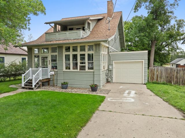 424 5th ave. NW, Minot, ND 58703