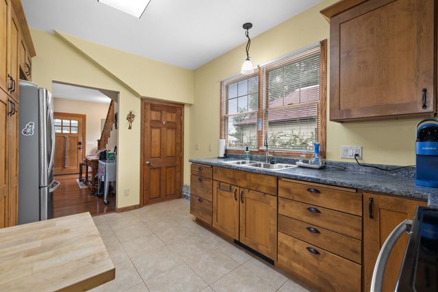 424 5th ave. NW, Minot, ND 58703