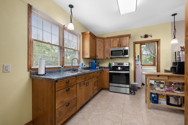 424 5th ave. NW, Minot, ND 58703
