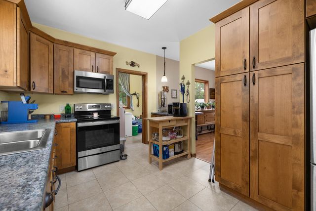 424 5th ave. NW, Minot, ND 58703