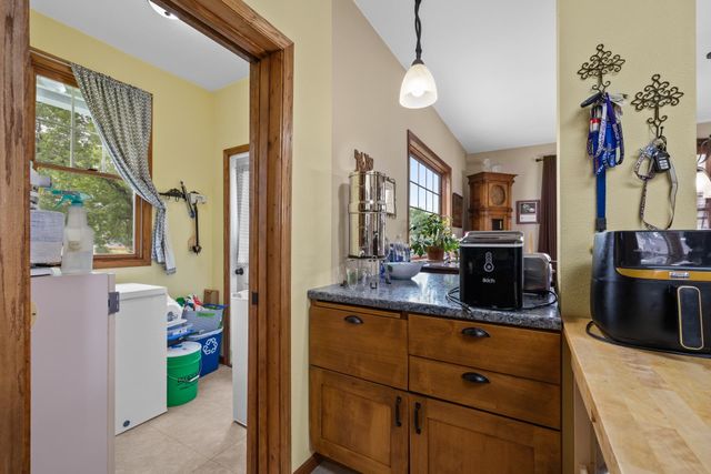 424 5th ave. NW, Minot, ND 58703