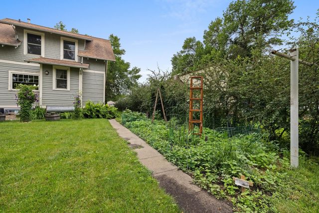 424 5th ave. NW, Minot, ND 58703